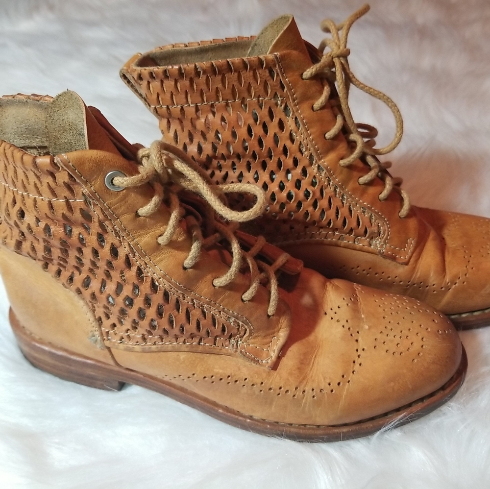 Rag & Bone New York Newbury Tan Perforated Flat Booties